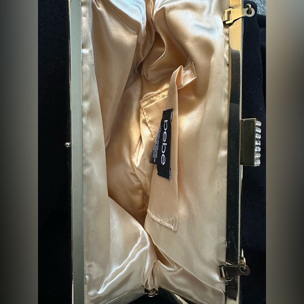 bebe - Picture 3 of 5